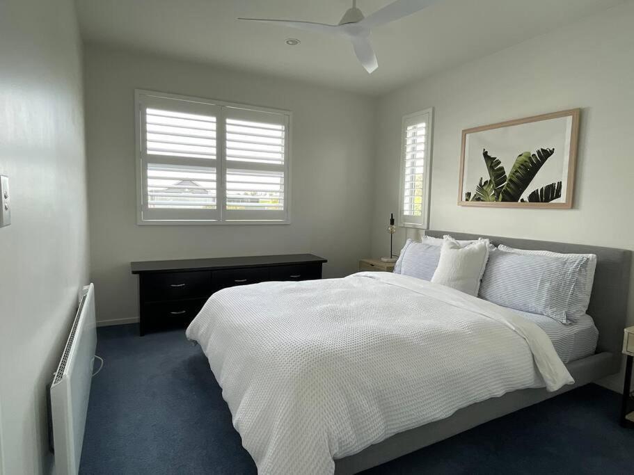 The Blue Beach House Mangawhai Bagian luar foto