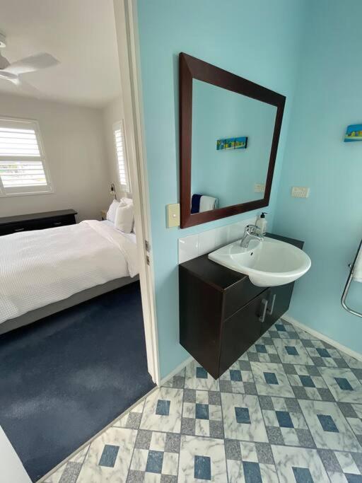 The Blue Beach House Mangawhai Bagian luar foto