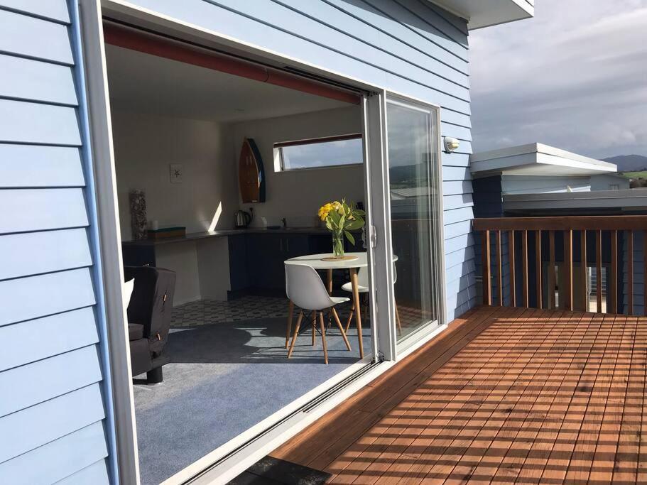 The Blue Beach House Mangawhai Bagian luar foto