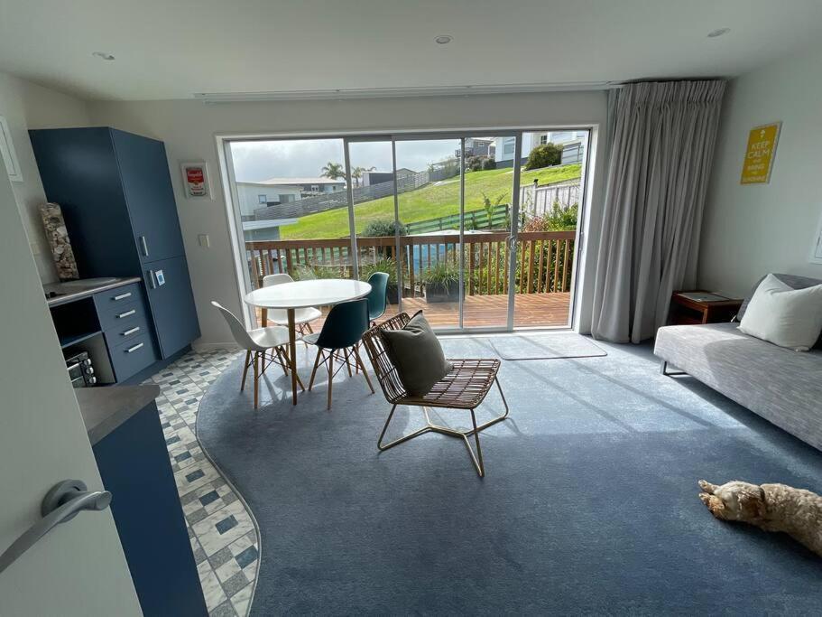 The Blue Beach House Mangawhai Bagian luar foto