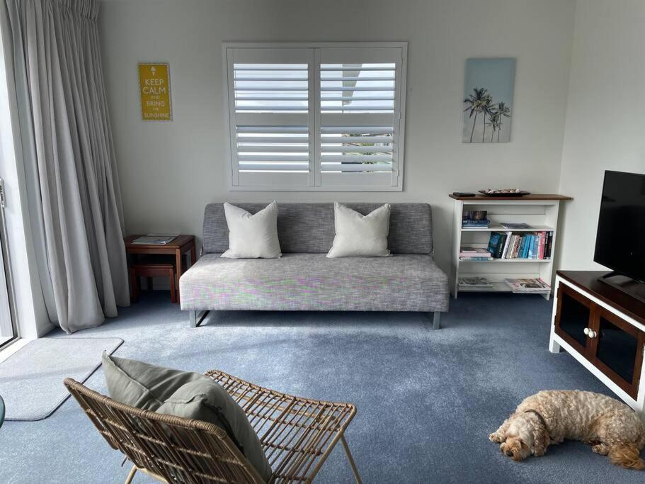 The Blue Beach House Mangawhai Bagian luar foto