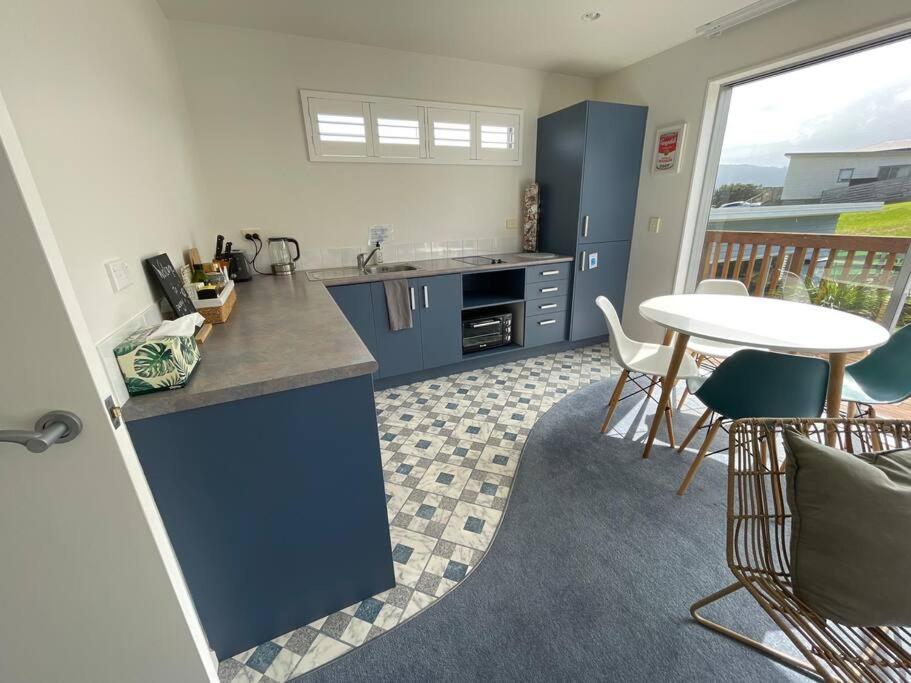 The Blue Beach House Mangawhai Bagian luar foto