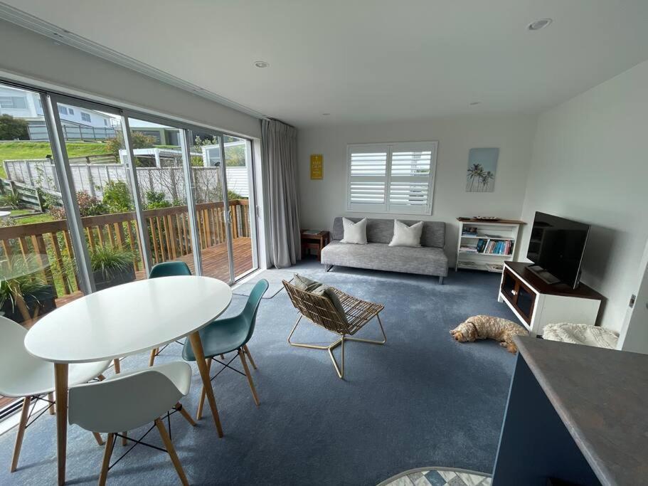 The Blue Beach House Mangawhai Bagian luar foto